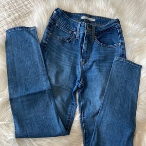 L e v i’ s • 721 high rise skinny